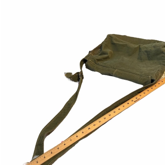 Levi’s Green Corduroy Messenger Bag-Flap style Pocket- Numerous pockets - Picture 8 of 10
